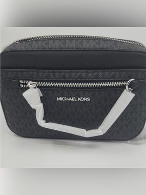 MICHAEL Michael Kors Black Jet Set Crossbody. NWT